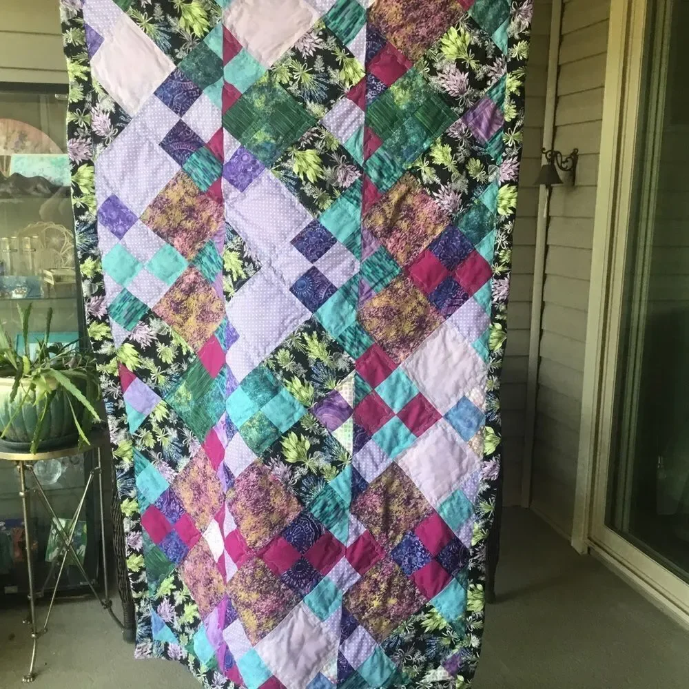 NWT Hand Crafted Lavender Florals With Gorgeous Coordinating Colors Quilt